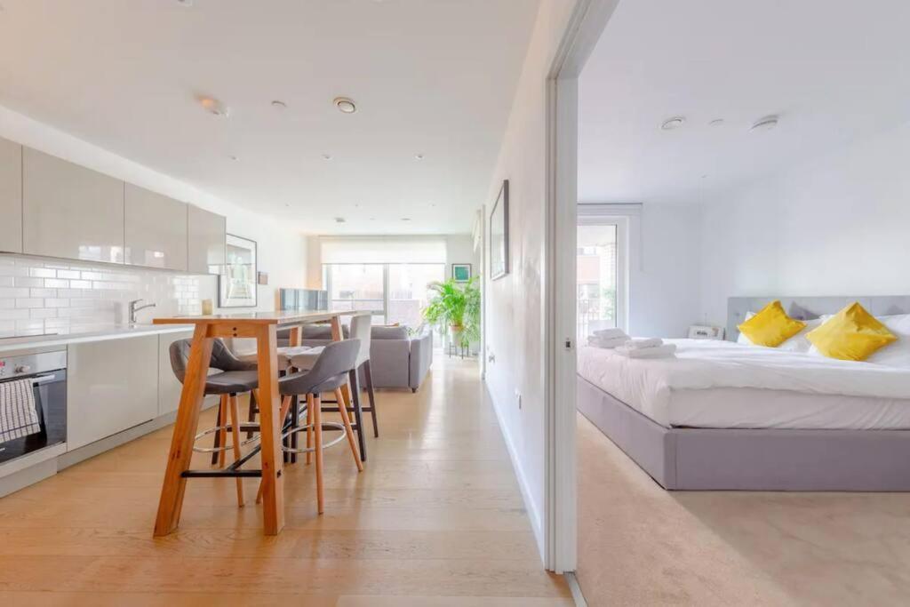 Superb 1 Bedroom Apartment 3Mins From Tube Station ลอนดอน ภายนอก รูปภาพ