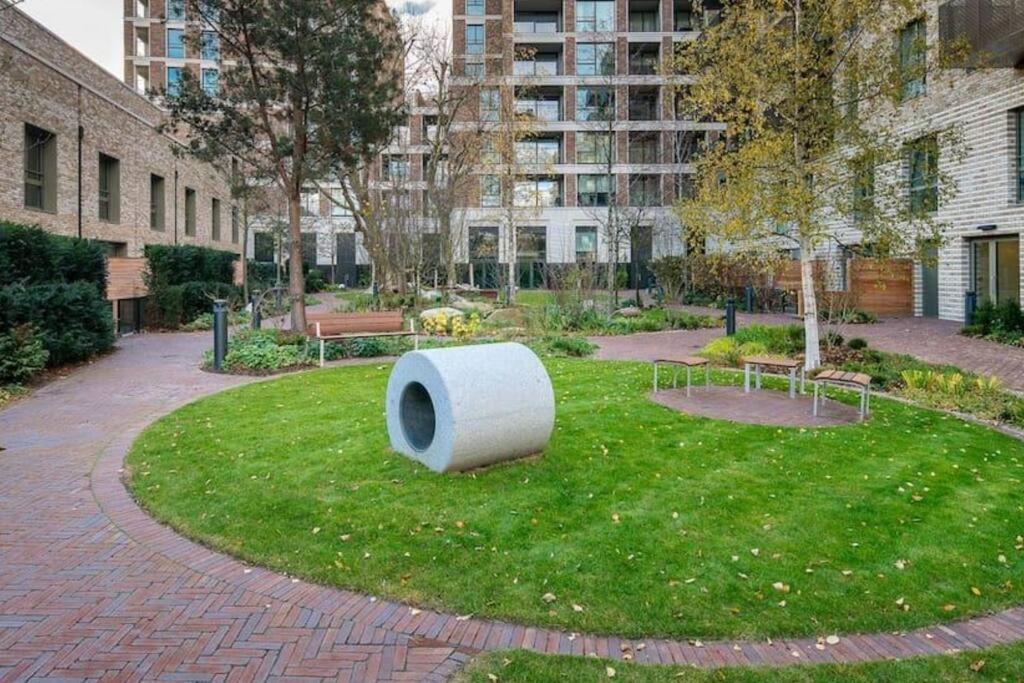 Superb 1 Bedroom Apartment 3Mins From Tube Station ลอนดอน ภายนอก รูปภาพ