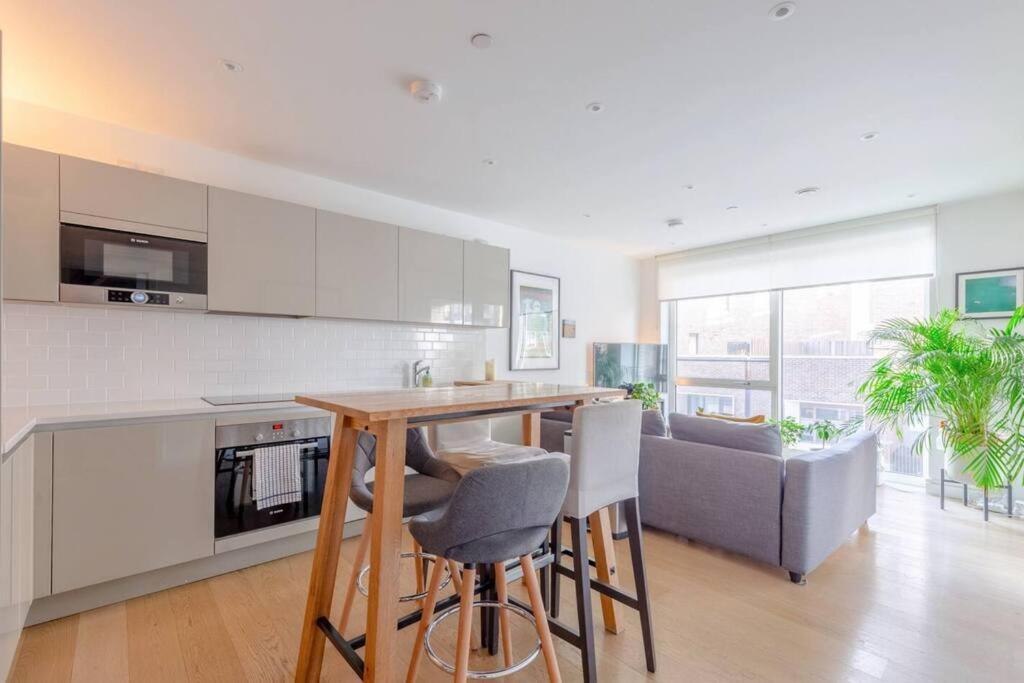 Superb 1 Bedroom Apartment 3Mins From Tube Station ลอนดอน ภายนอก รูปภาพ