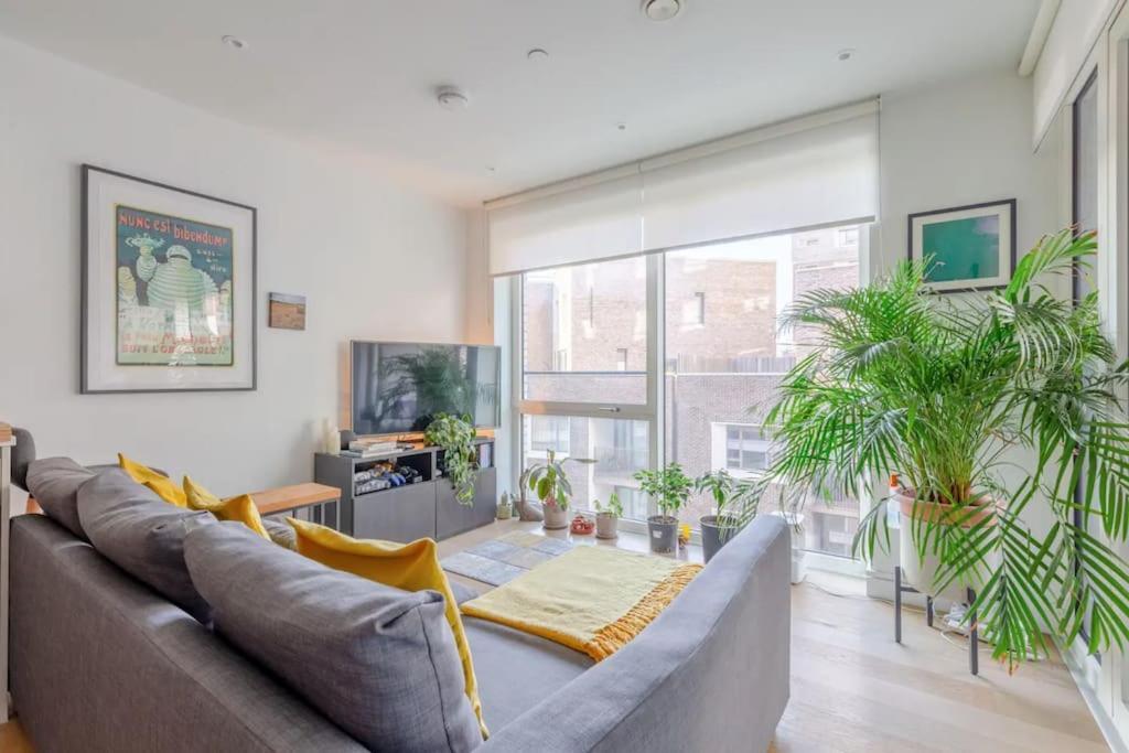 Superb 1 Bedroom Apartment 3Mins From Tube Station ลอนดอน ภายนอก รูปภาพ